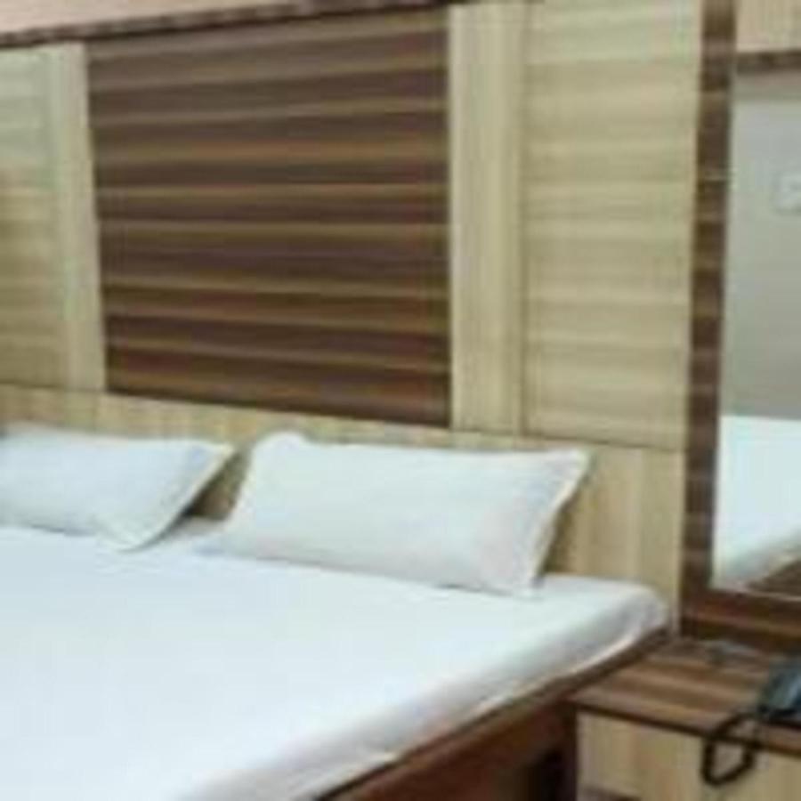 Carnival Hotel Pune Exterior photo
